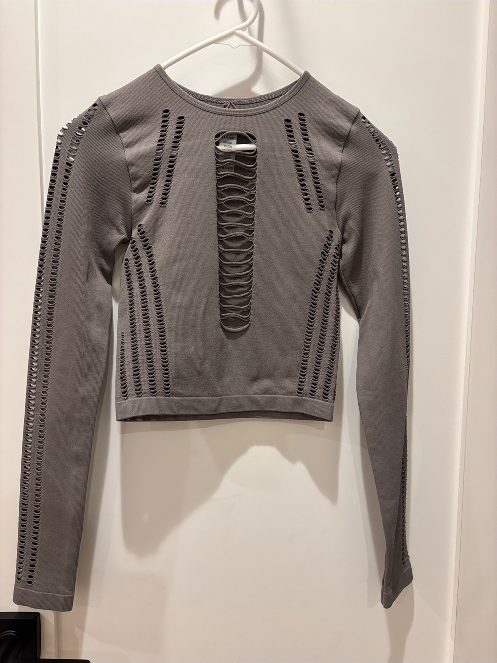 Women’s Gray Cutout Long-Sleeve Crop Top